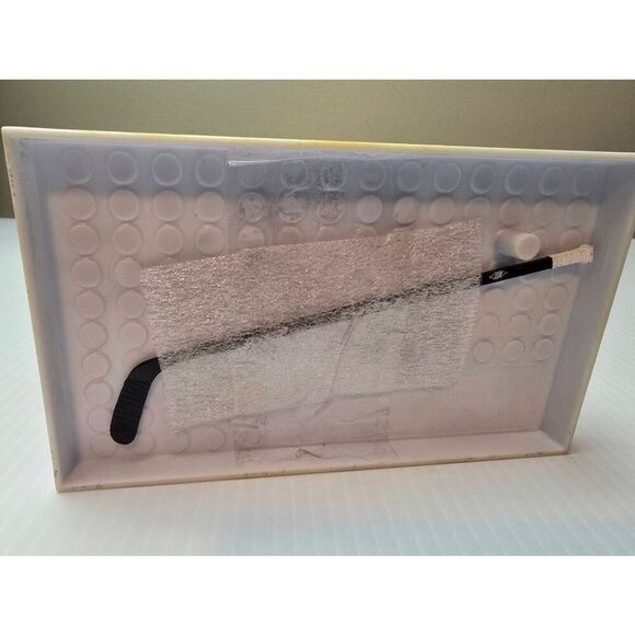 Edmonton Oilers Ryan Hall NHL Figure - Picture 5 of 6